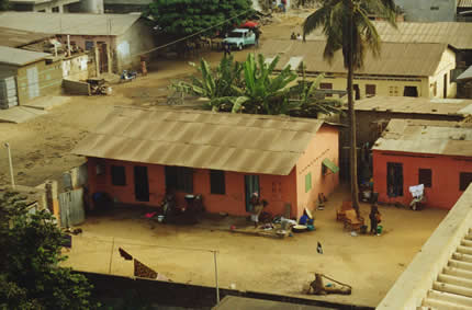 COTONOU ... Avenue de la Victoire vue de la terrasse de l'hôtel — Le Bénin