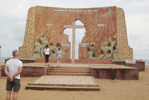 Ouidah traumatisée  ... "tristement" célèbre — Bénin et Togo