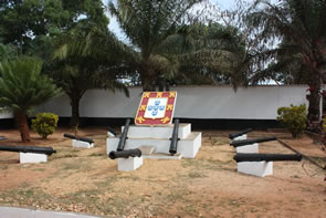 Ouidah traumatisée  ... "tristement" célèbre — Bénin et Togo