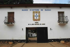 Ouidah traumatisée  ... "tristement" célèbre — Bénin et Togo