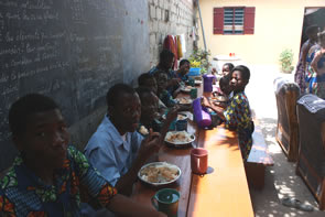 Adidogomey, le foyer des enfants orphelins — Bénin et Togo