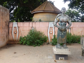 Le temple des pythons consacré au vaudou — Rencontres africaines