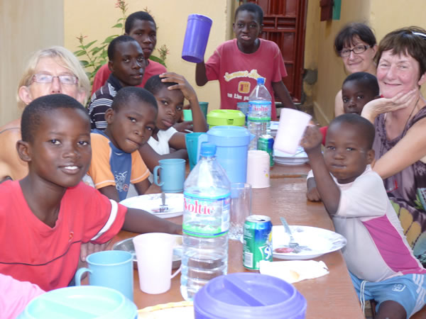 A table — Rencontres africaines