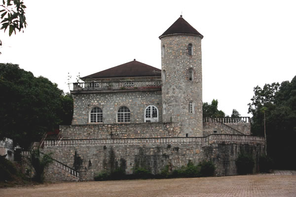 Un chateau au Togo — Rencontres africaines