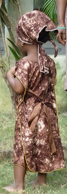 Mannequin en herbe — Sourires d’Afrique