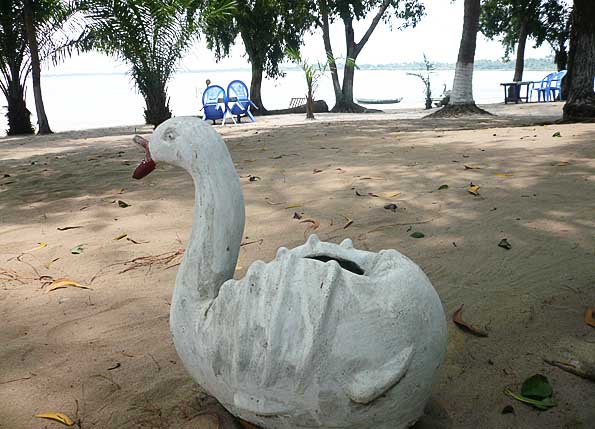A l'auberge du lac — Sur un air du Togo