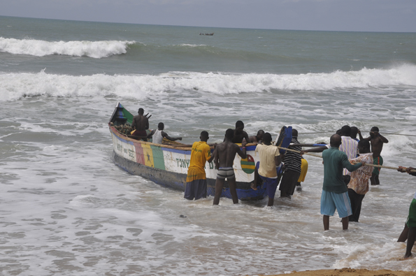Sur la plage - on tire les filets — Sur un air du Togo