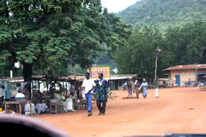 En passant par Bassar — Le Togo