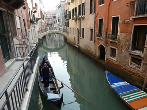 Sur les canaux — Venise