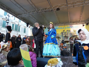 Jeux d'enfants et bal masqués — Venise