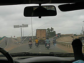 Sur la route Nationale — Vie africaine