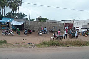 Sur la route Nationale — Vie africaine