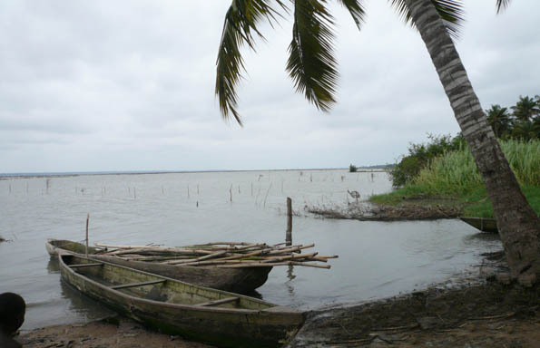 Sur le lac Ahémé — Vie africaine